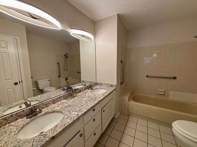 Building Photo - 10955 Wurzbach Rd