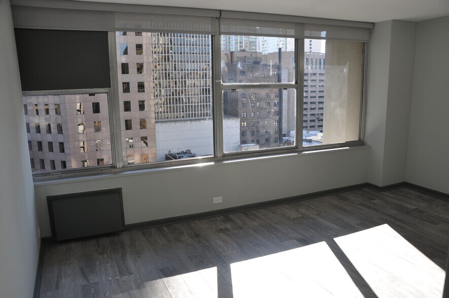 Master Bedroom - 1000 N Lake Shore Dr