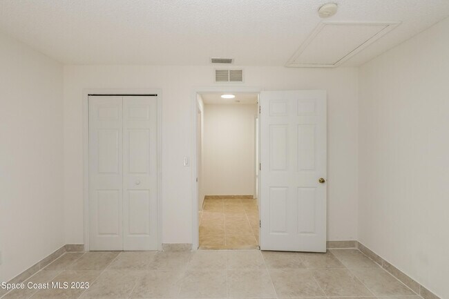 Building Photo - 502 Whitehall Ave SW