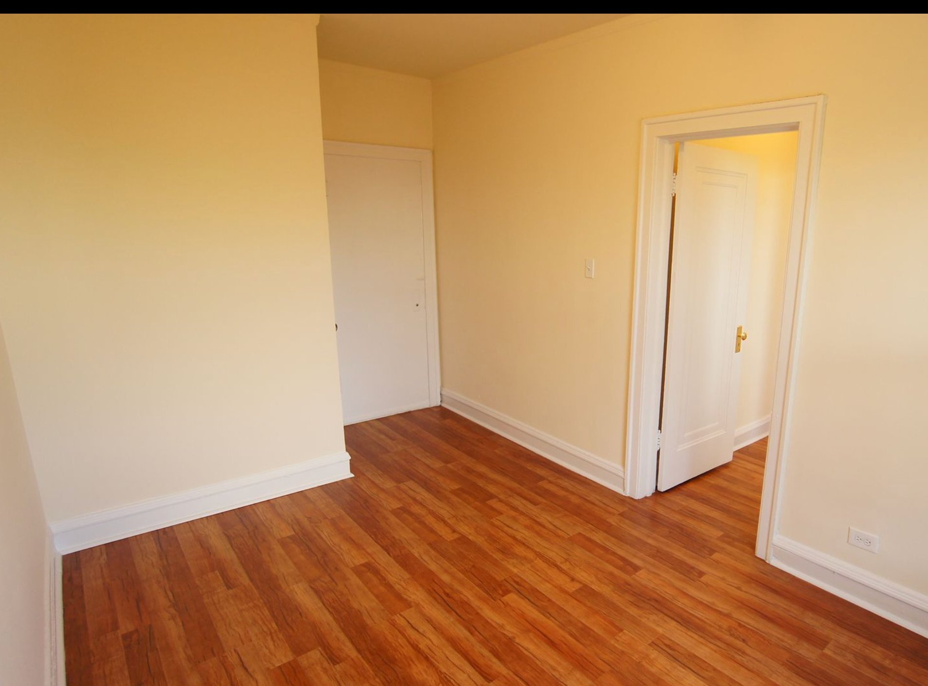 Building Photo - 2534 N Sawyer Ave