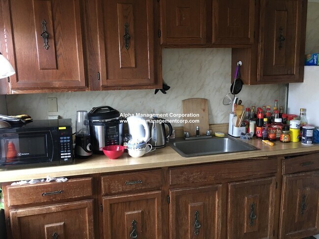 Building Photo - 349 Pleasant St