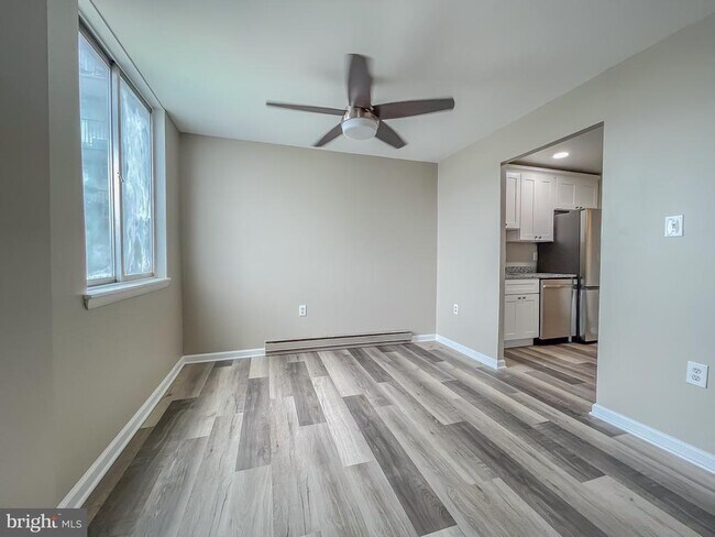 Building Photo - 3245 Rio Dr