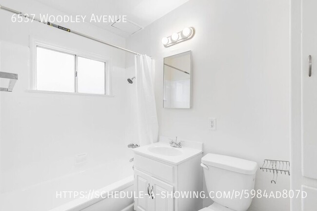 Building Photo - 6537 Woodley Ave