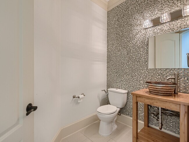 Building Photo - 19027 Crescent Bay Dr