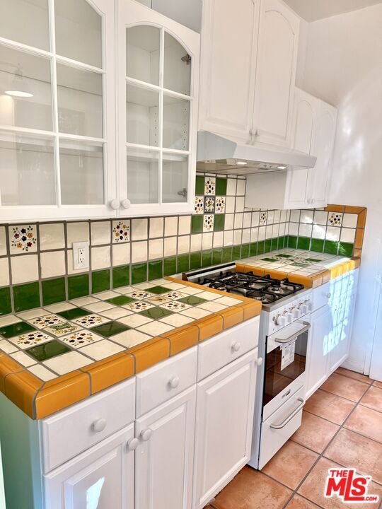 Building Photo - 2166 Beachwood Terrace