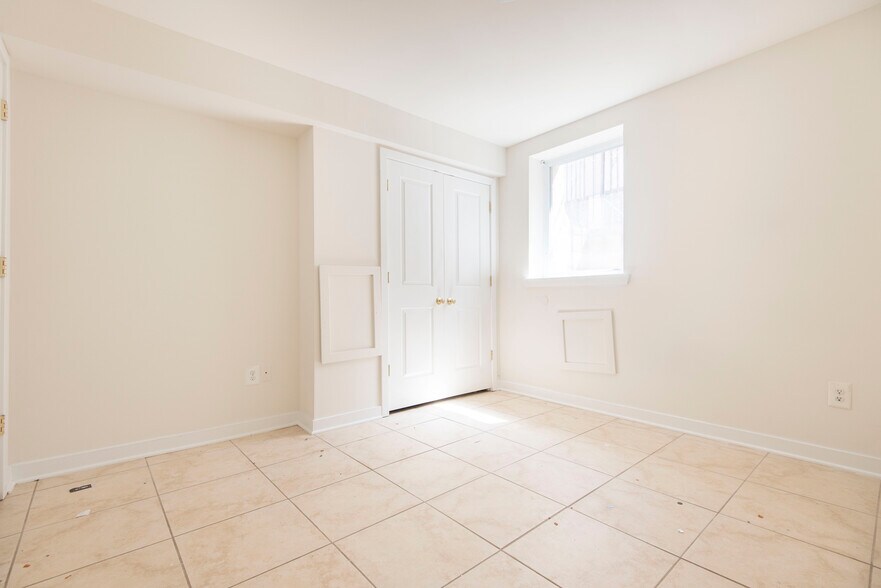 Building Photo - 1740 N Sydenham St