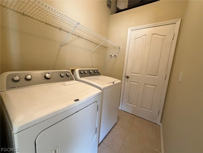 Building Photo - 414 SE 7th St