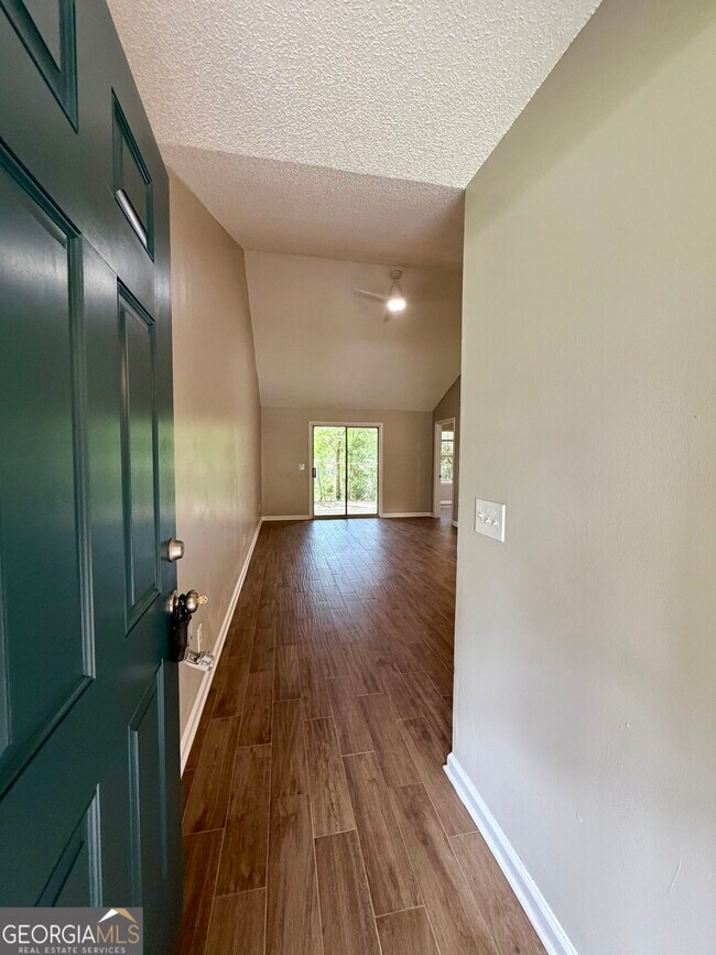 Building Photo - 440 Admiral's Walk Dr