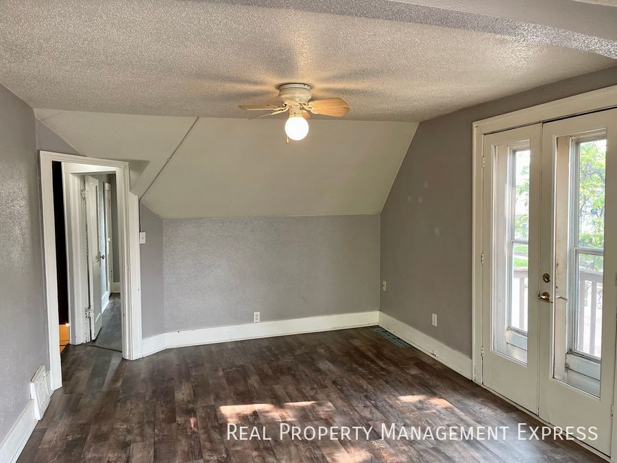 Building Photo - 1 Bedroom Duplex in Central Sioux Falls
