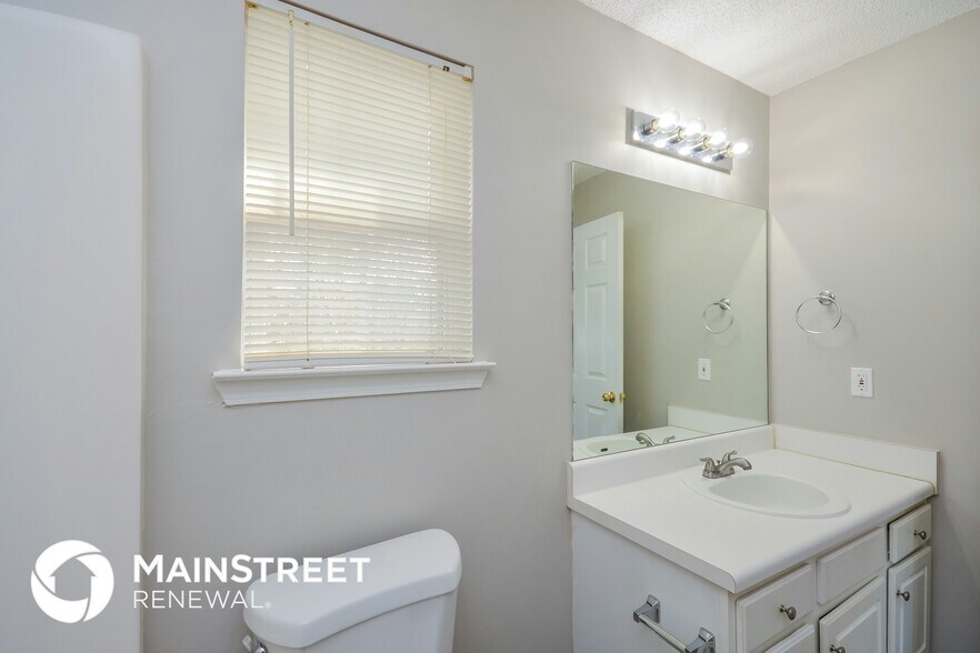 Building Photo - 325 Coral Cir