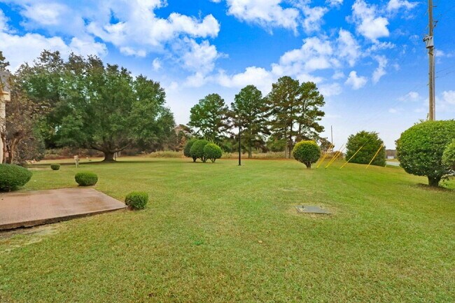 Building Photo - FOR RENT in Waynetique Apts ~ 2 Bedroom, 2 Bathroom Apartment in Goldsboro *Excellent Wayne Memor...