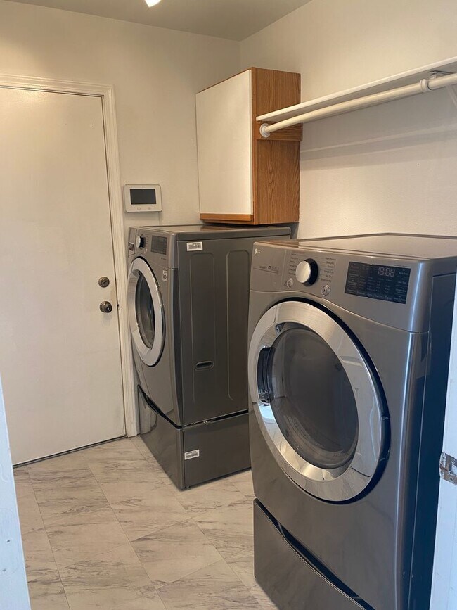 Building Photo - Pet Friendly, Beautiful Home in The Cove W...