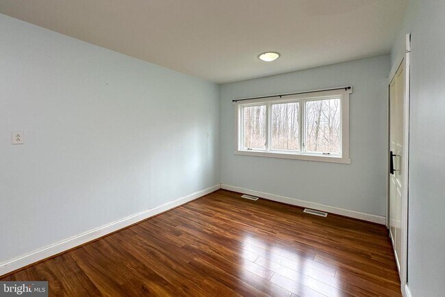 Building Photo - 19 Ridgeview Rd