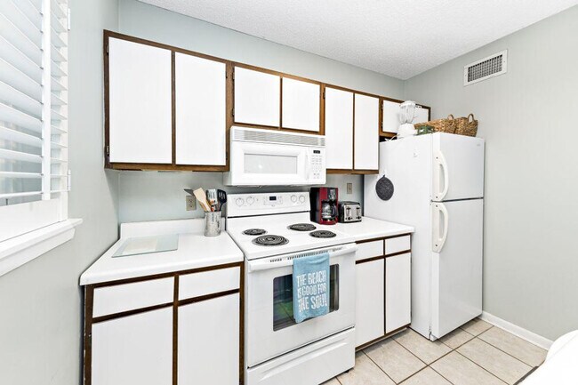 Building Photo - 375 Plantation Rd