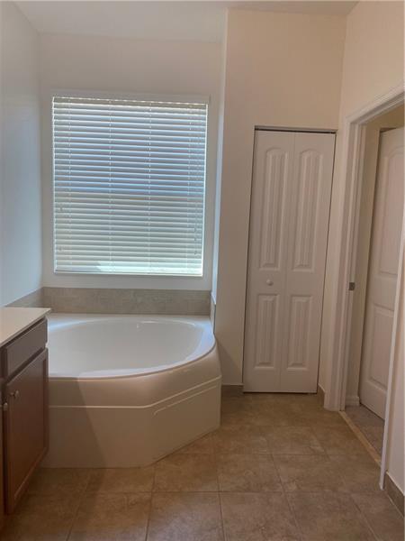 Building Photo - 4198 NW Burr Oak Ct