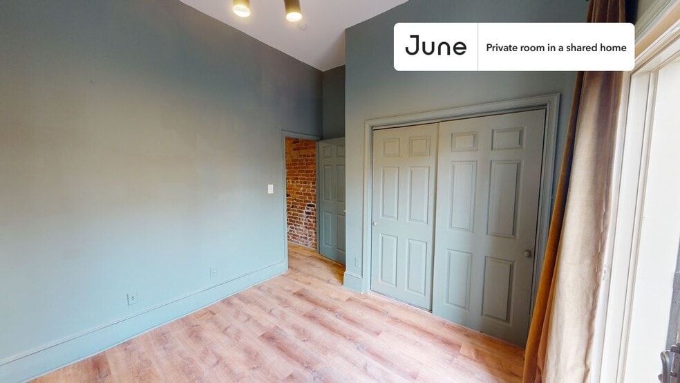 Building Photo - Room in Shared 5 bed/2 bath home in Columbia Heights