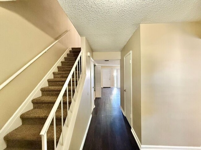 Building Photo - Available Now! 3 bedroom 2.5 bath townhome in Tyler