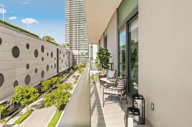 Building Photo - 501 NE 31st St