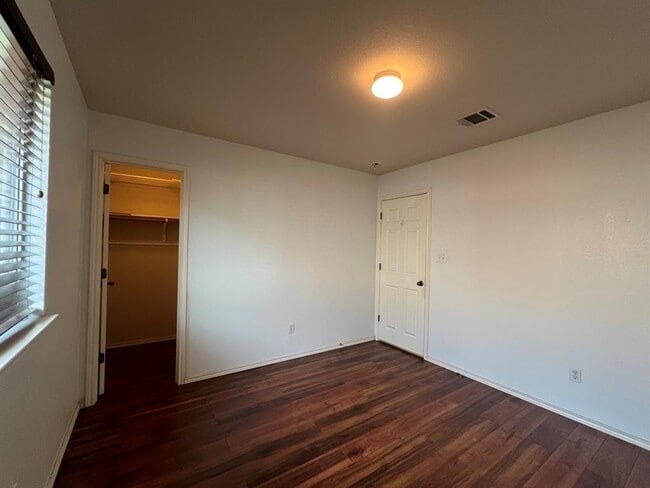 Building Photo - 9504 Castle Pines Dr