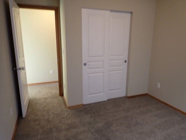 Building Photo - Beautiful 5 Bedroom Puyallup Home