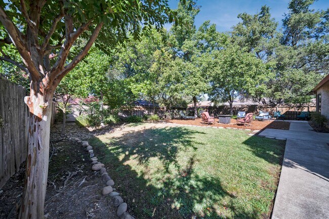 Building Photo - 3622 Canterbury Dr