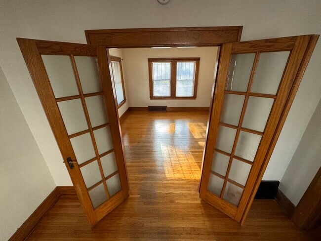 Building Photo - 1002 B St