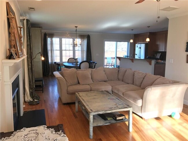 Building Photo - 9 Marshall Ln