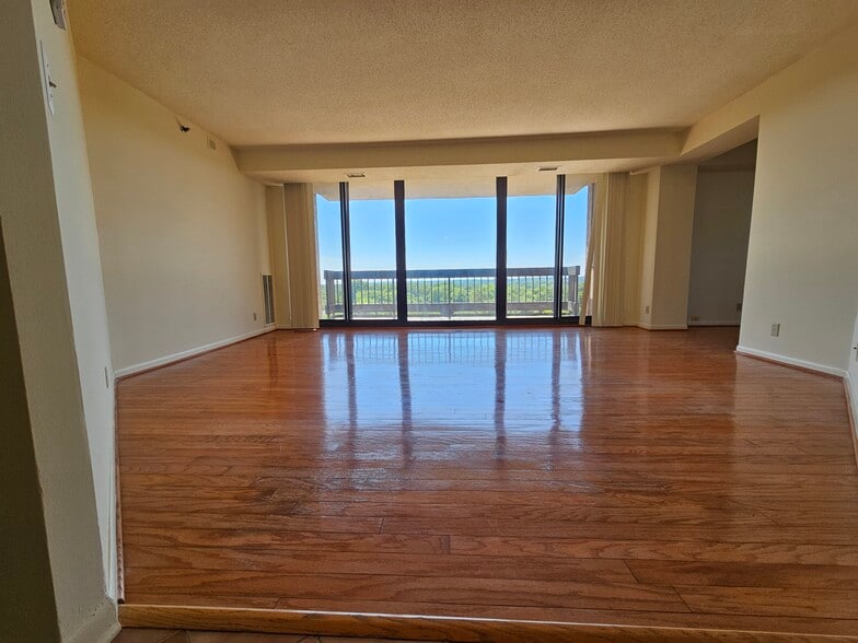 Living Room - 5505 Seminary Rd