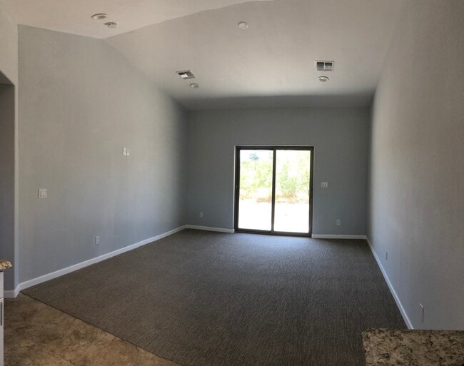 Building Photo - 4630 N Forestglen Rd