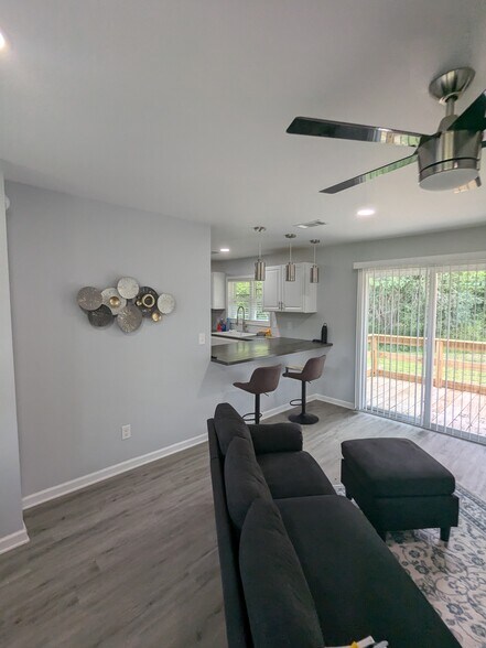 Building Photo - 804 Wright St