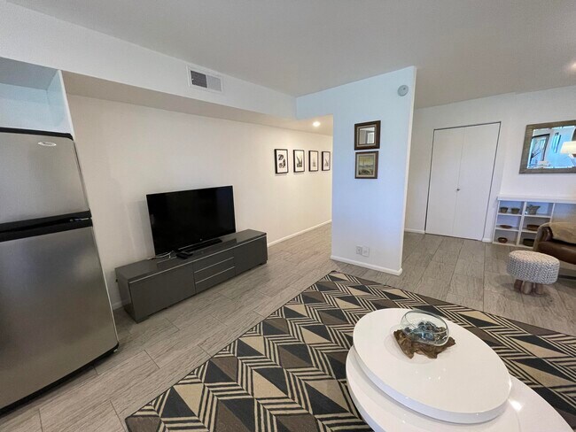 Building Photo - 5300 E Waverly Dr