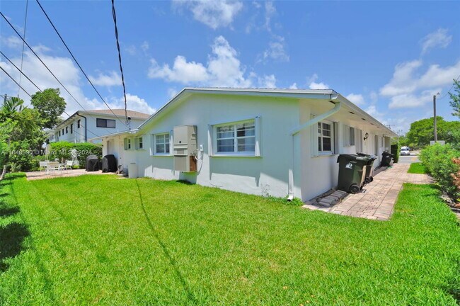 Building Photo - 2160 NE 56th St