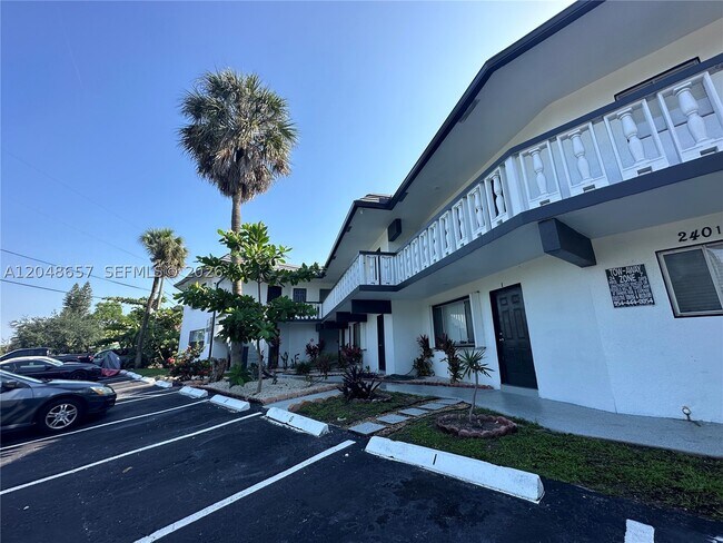 Building Photo - 2401 NW 9th Terrace