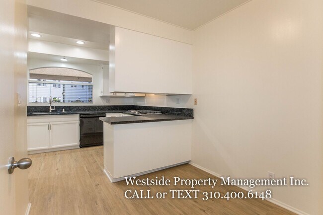 Building Photo - 410 S Barrington Ave