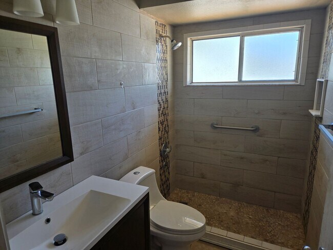 Building Photo - Your Perfect Home Awaits!