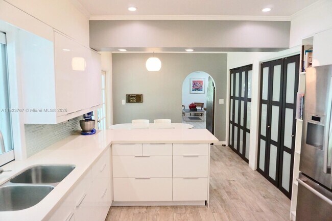 Building Photo - 13200 SW 59th Ave