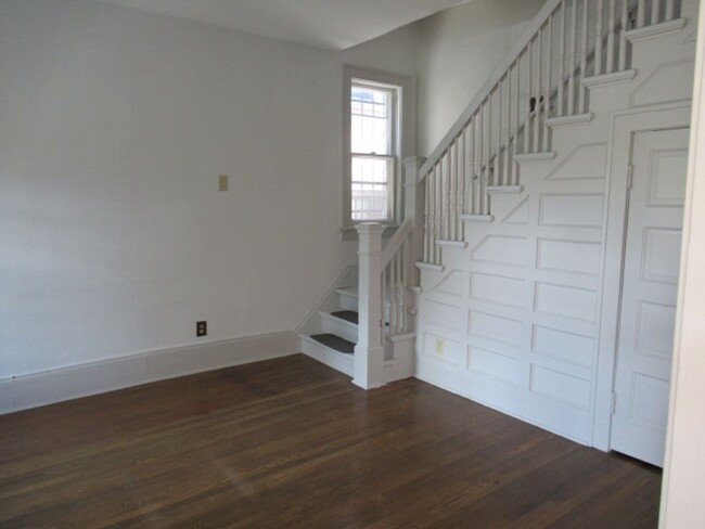 Building Photo - Four-bedroom Eastside Home