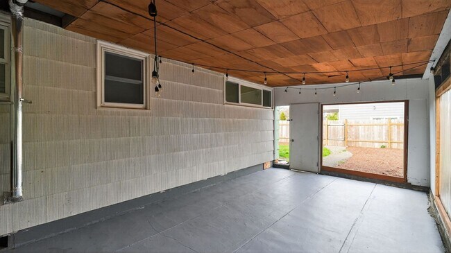 Building Photo - 1155 18th St NE