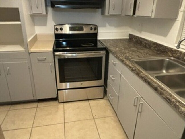 Building Photo - 8718 Ednam Pl