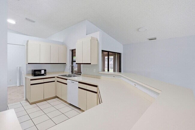 Building Photo - 2171 NW 76th Ave