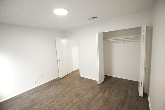 Building Photo - 12411 Deer Falls Dr