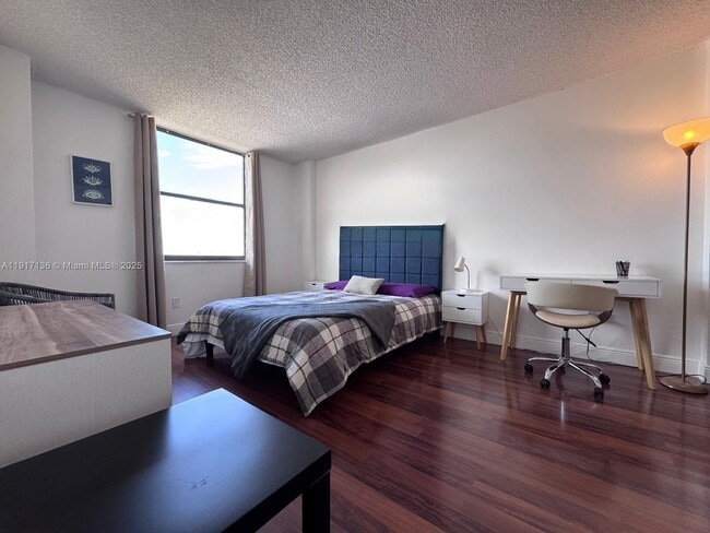 Building Photo - 1470 NE 123rd St