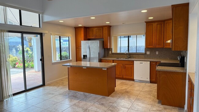 Building Photo - For Rent - 95-1028 Koliliko St.