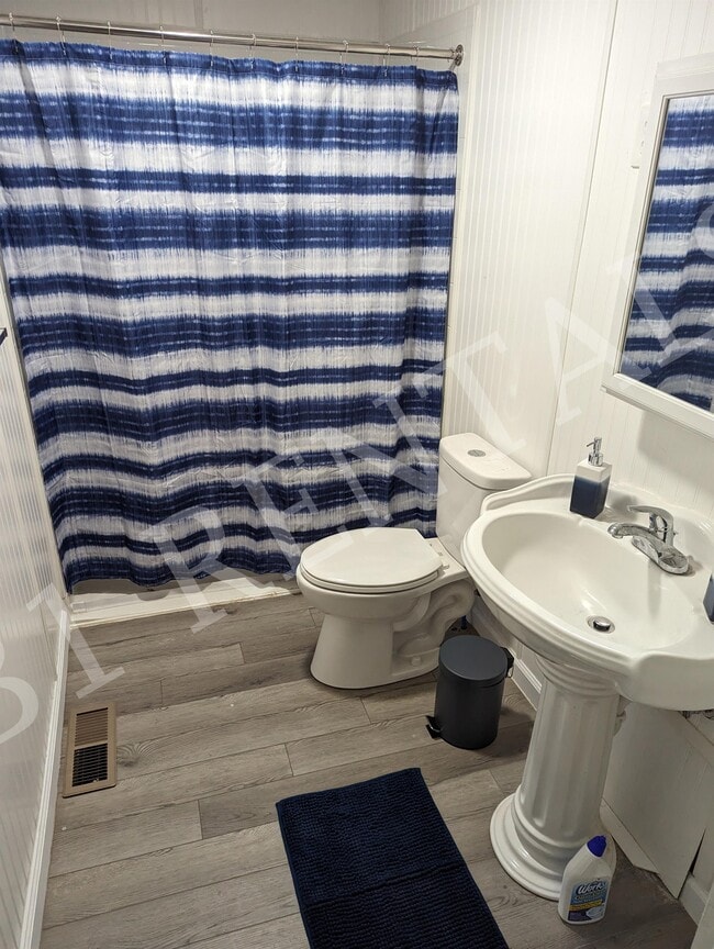 Building Photo - 326 6th St