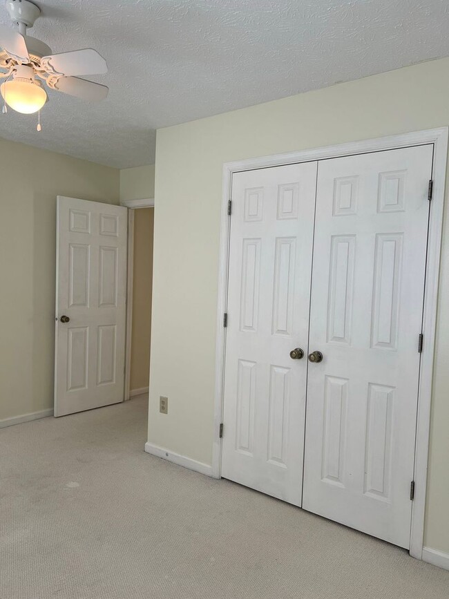 Building Photo - 110 Bugle Ct