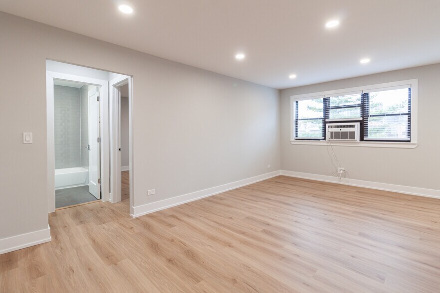 Building Photo - 520 W Aldine Ave