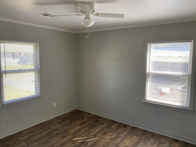 Building Photo - 204 E Fairchild Dr