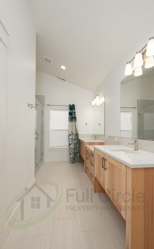 Building Photo - 1624 W Cyrus St