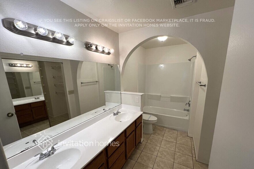 Building Photo - 1545 E Laurel Ave