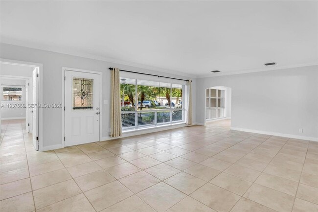 Building Photo - 812 Holly Ln